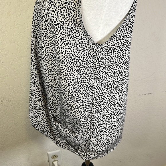 Entro Anthropologie Black and White Sleeveless Button Up Top w/Twist Hem (M) EUC - Picture 5 of 5